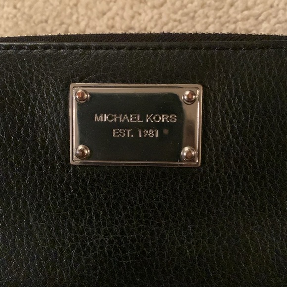 Michael Kors Black Pebble Leather Long Wallet - Like New - Picture 3 of 17